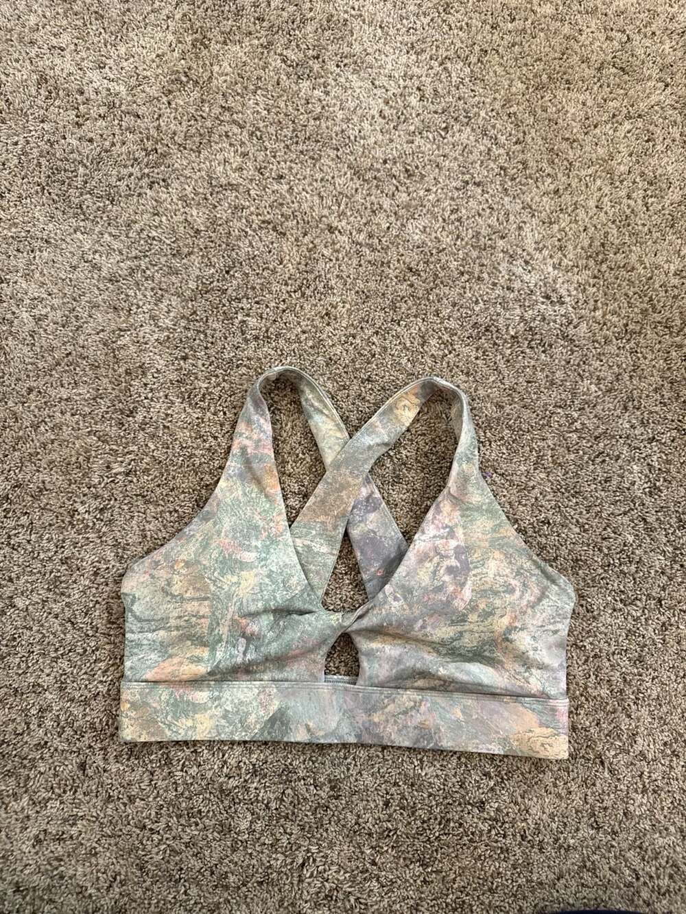 Fabletics Oasis Twist Front Sports Bra in Moonrock Swirl